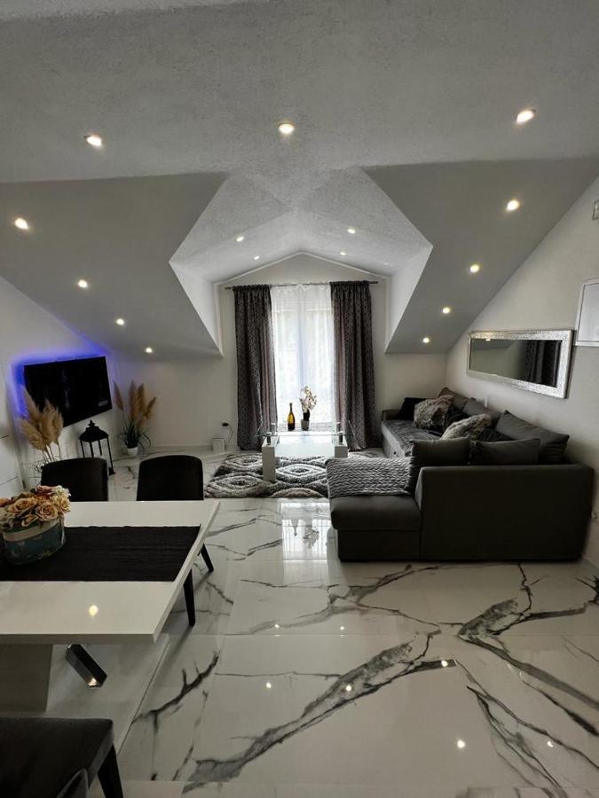 Luxury Apartment Megy Otočac Exterior foto