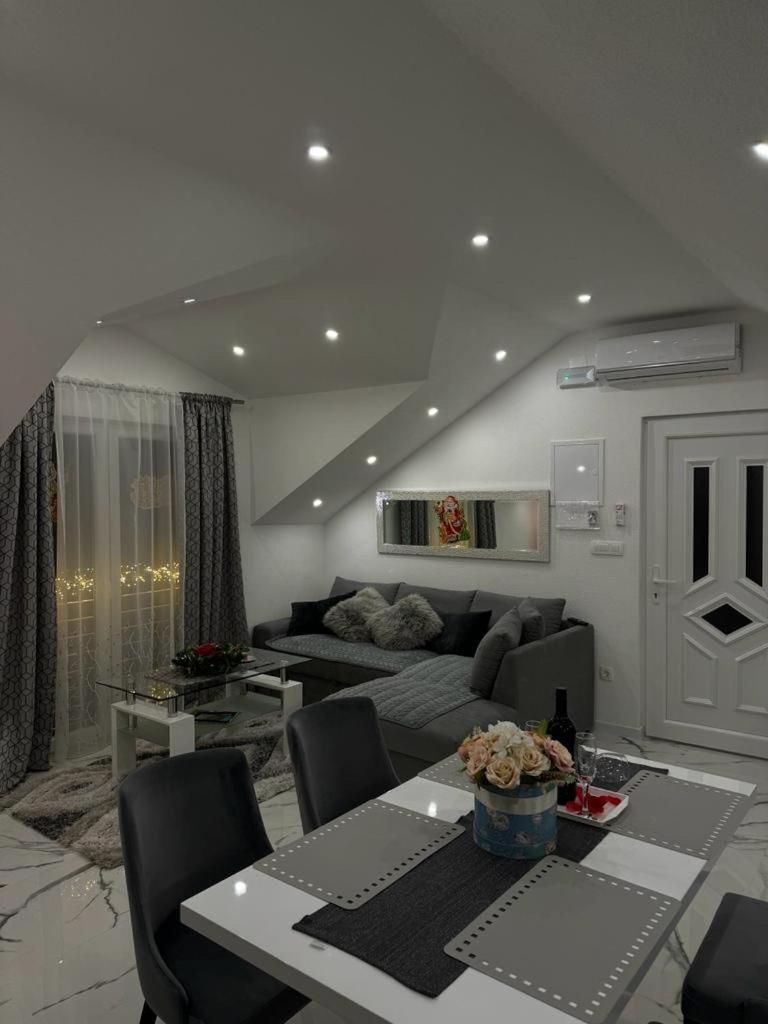 Luxury Apartment Megy Otočac Exterior foto